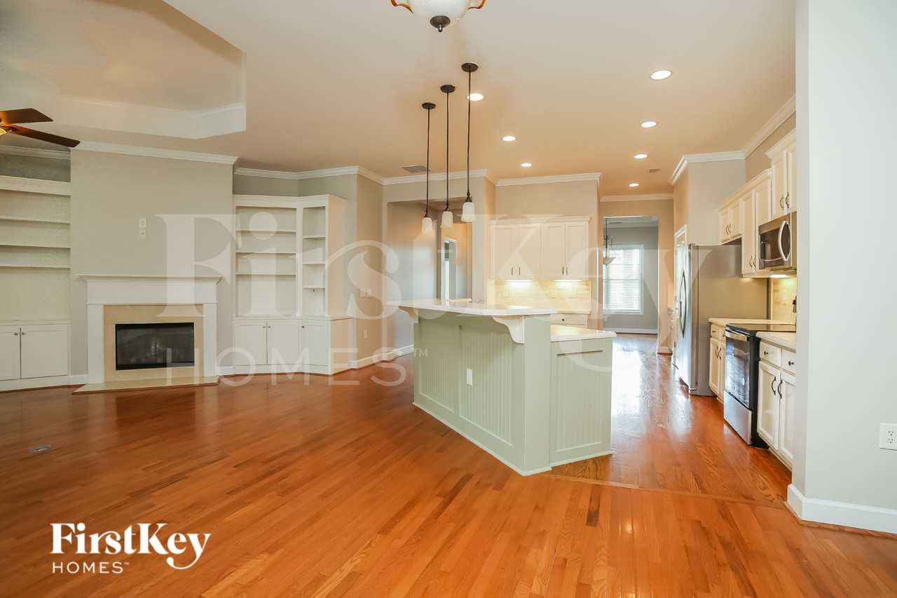 207 Hickory Nut Ln - Photo 5 of 18