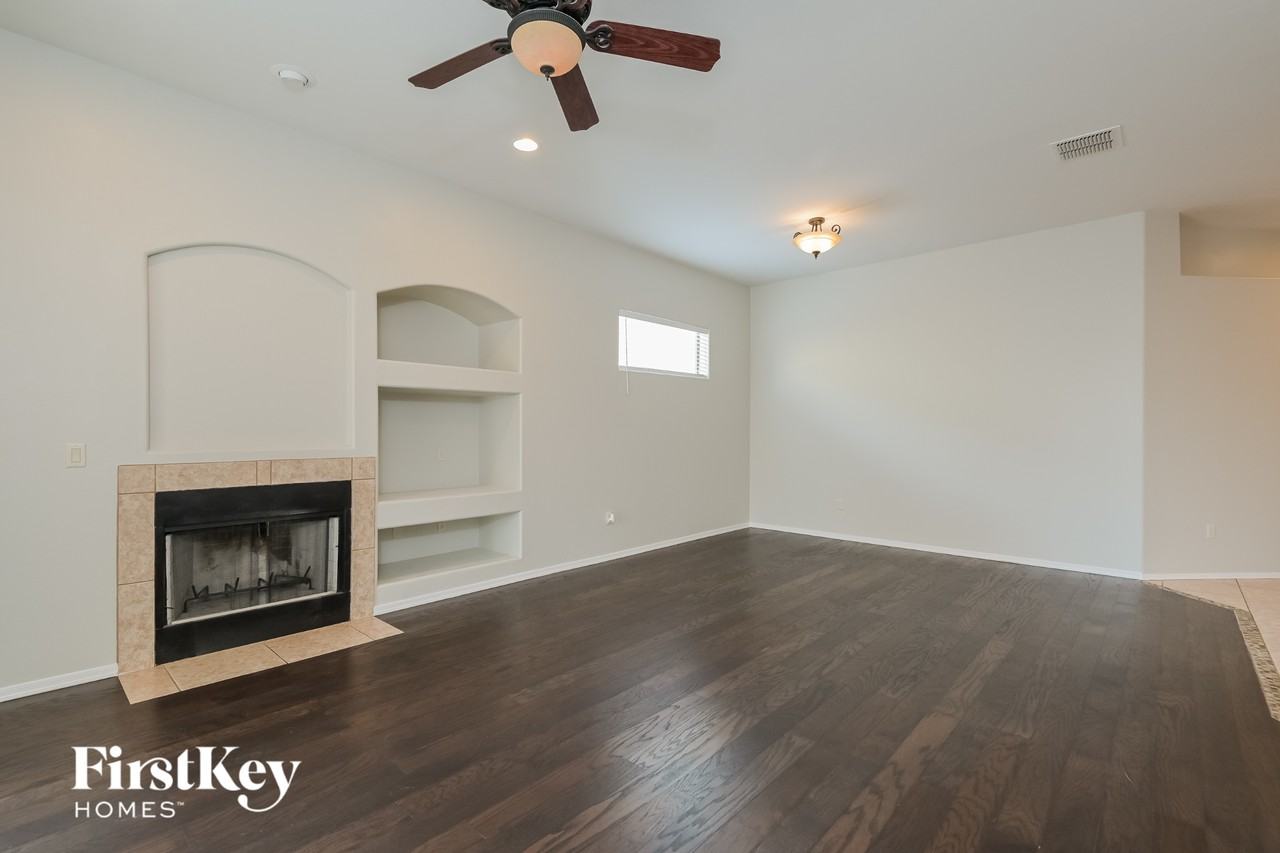 10423 S Painted Mare Dr - Photo 2 of 15