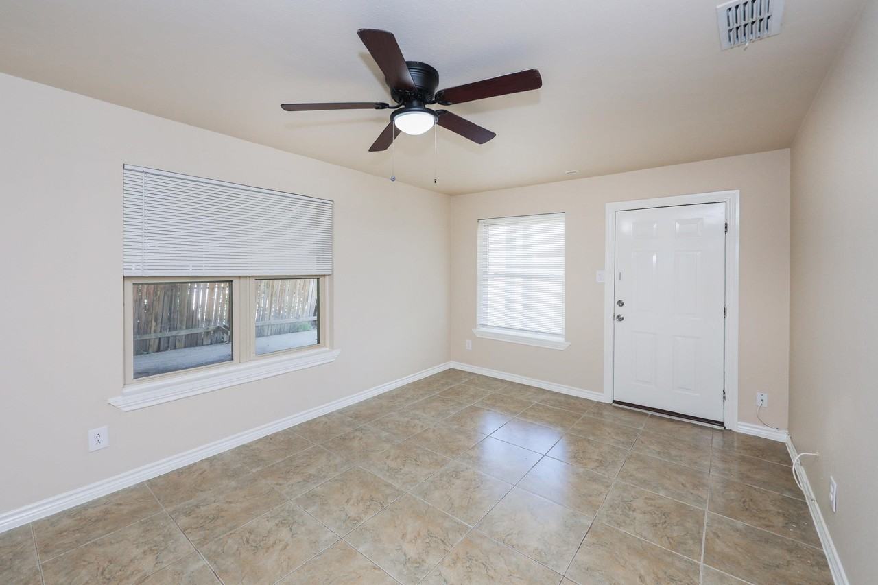 2301 Ligarde St - Photo 4 of 24