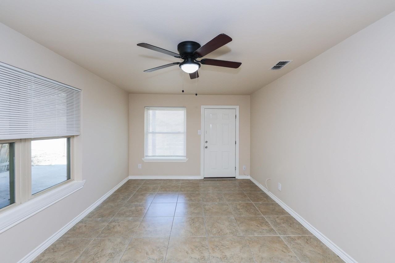 2301 Ligarde St - Photo 5 of 24