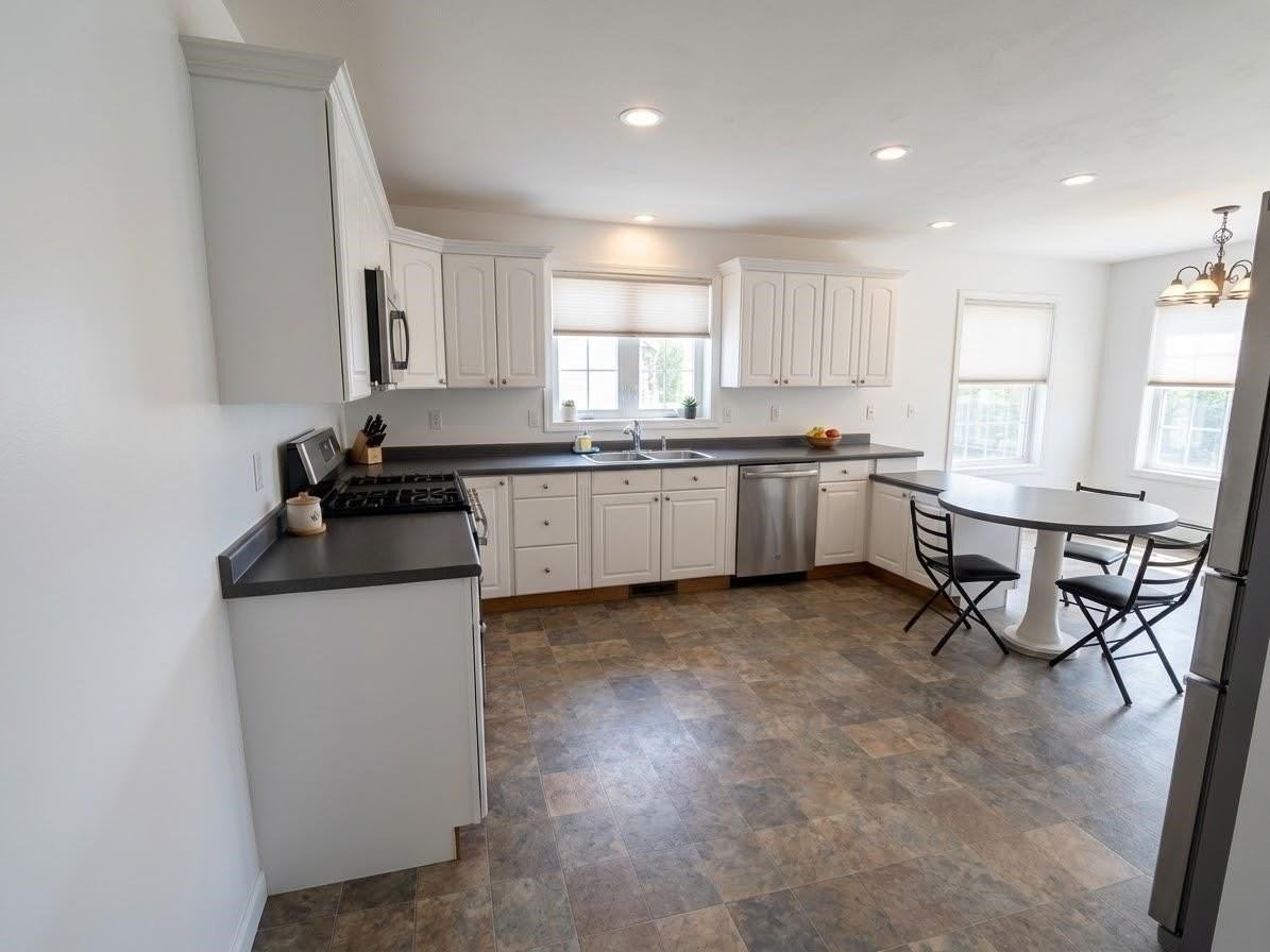 17 Burke St - Photo 3 of 12