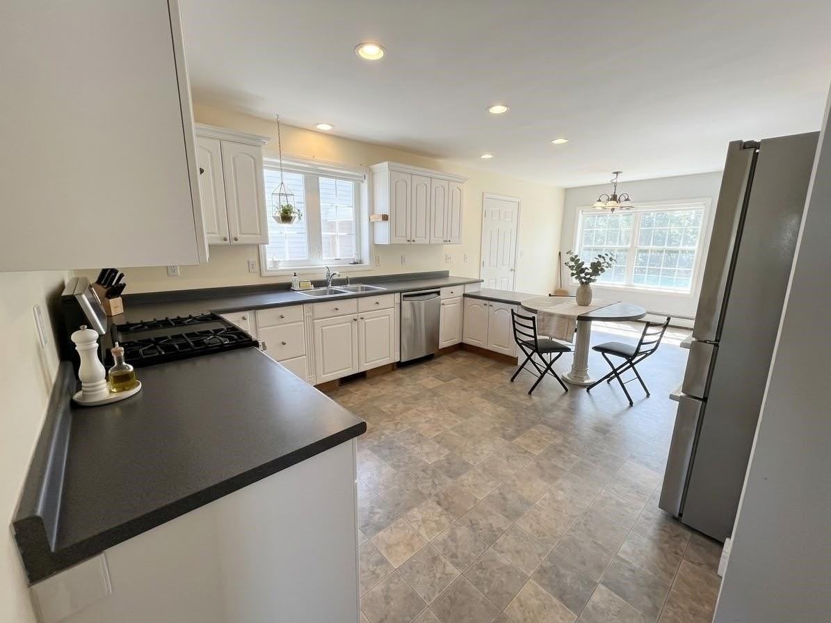 17 Burke St - Photo 5 of 12