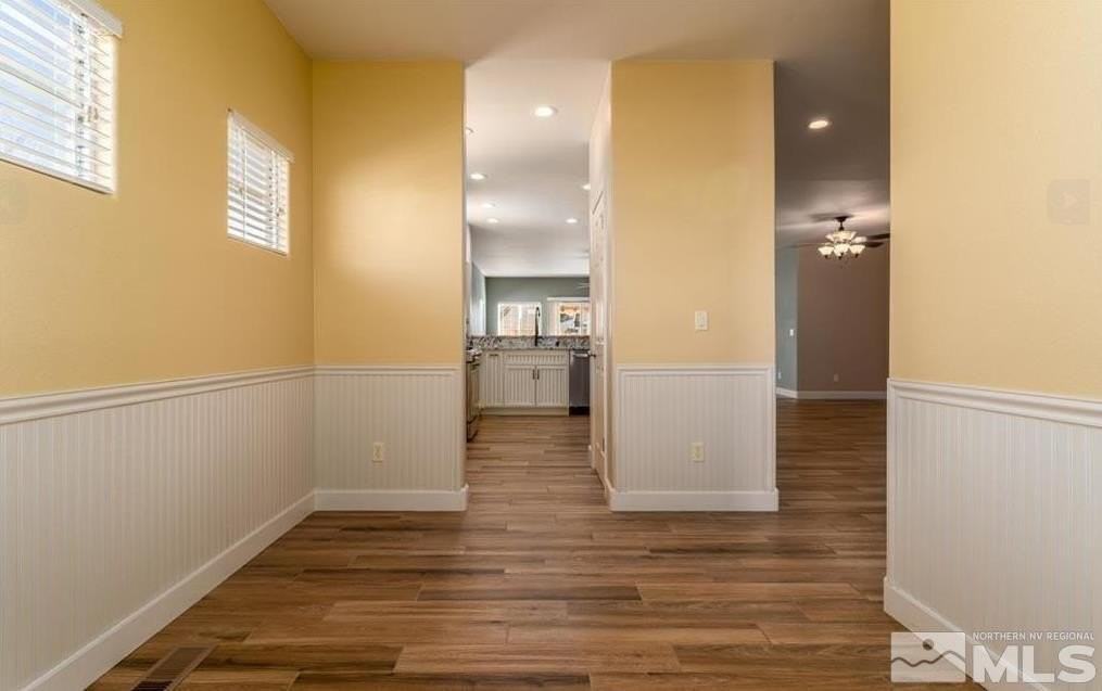 971 Iris Ln - Photo 4 of 27