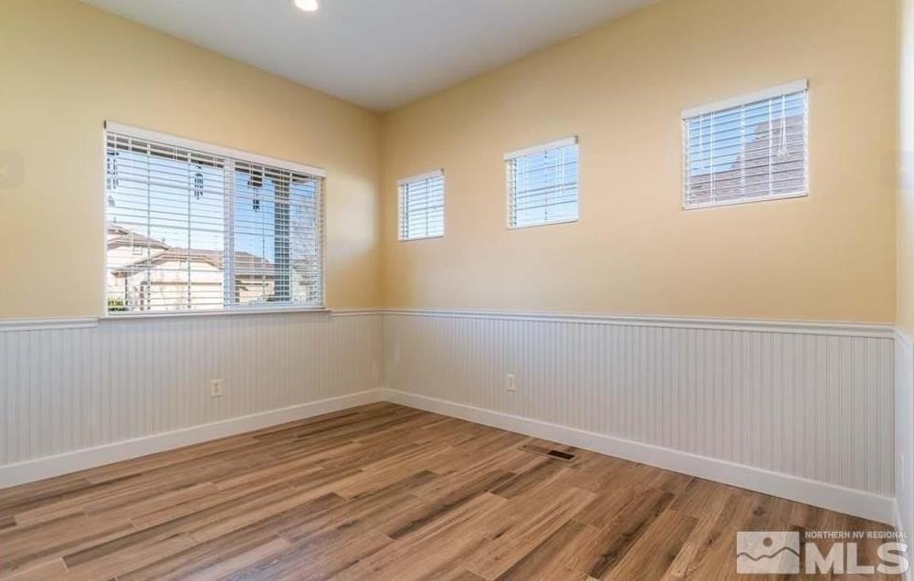 971 Iris Ln - Photo 5 of 27