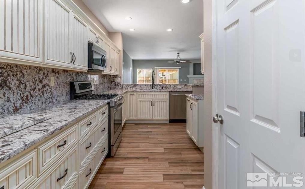 971 Iris Ln - Photo 7 of 27