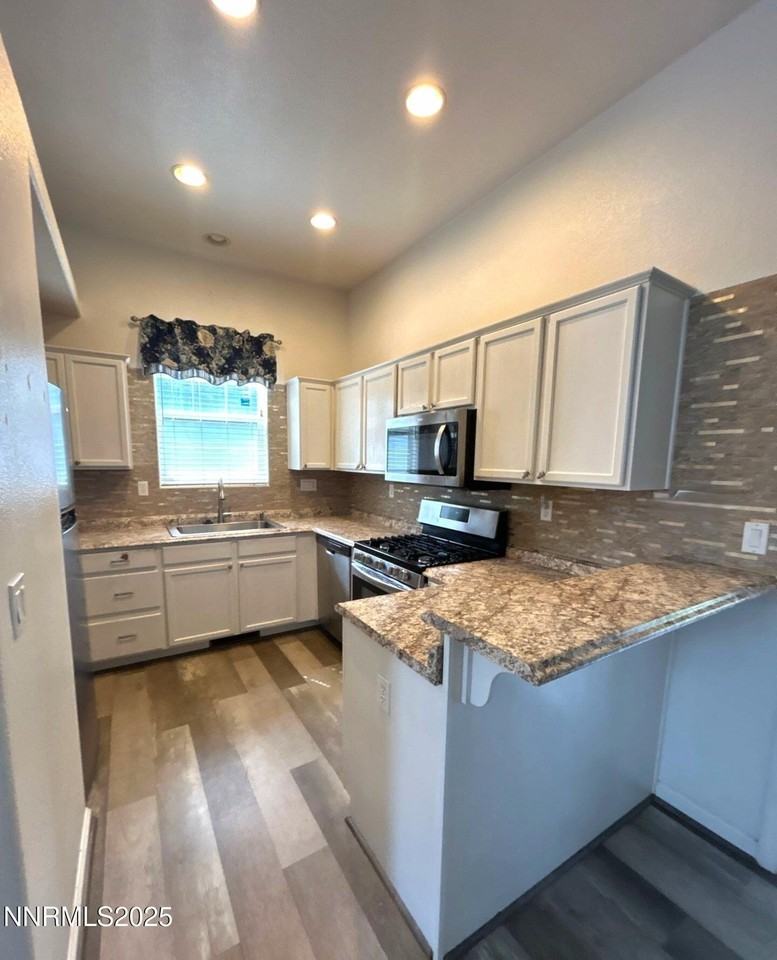 3498 Mashie Dr - Photo 5 of 20