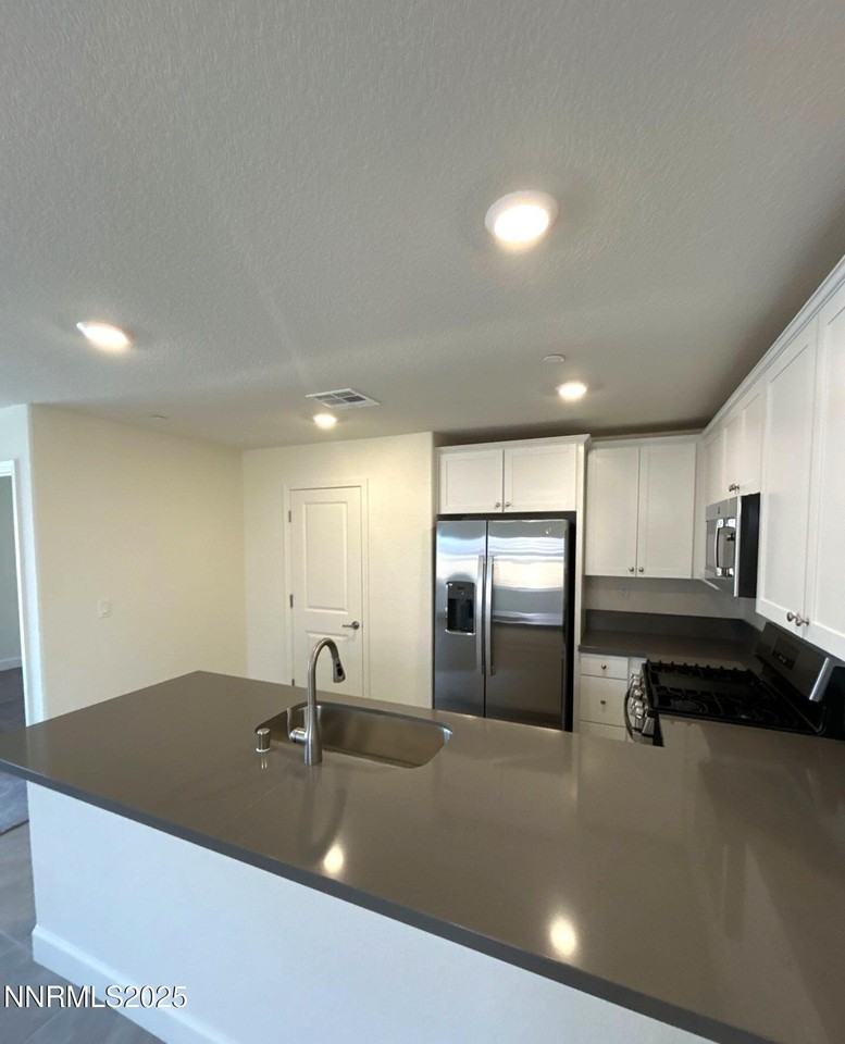963 Cascade Range Dr - Photo 2 of 23