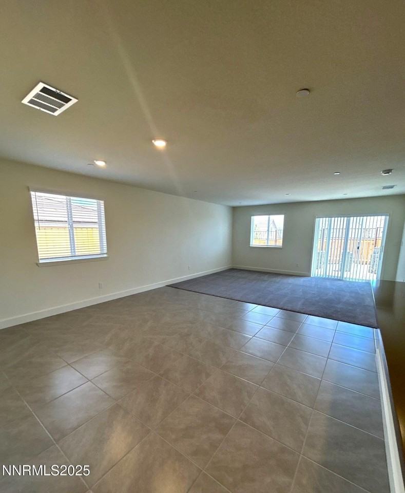 963 Cascade Range Dr - Photo 4 of 23