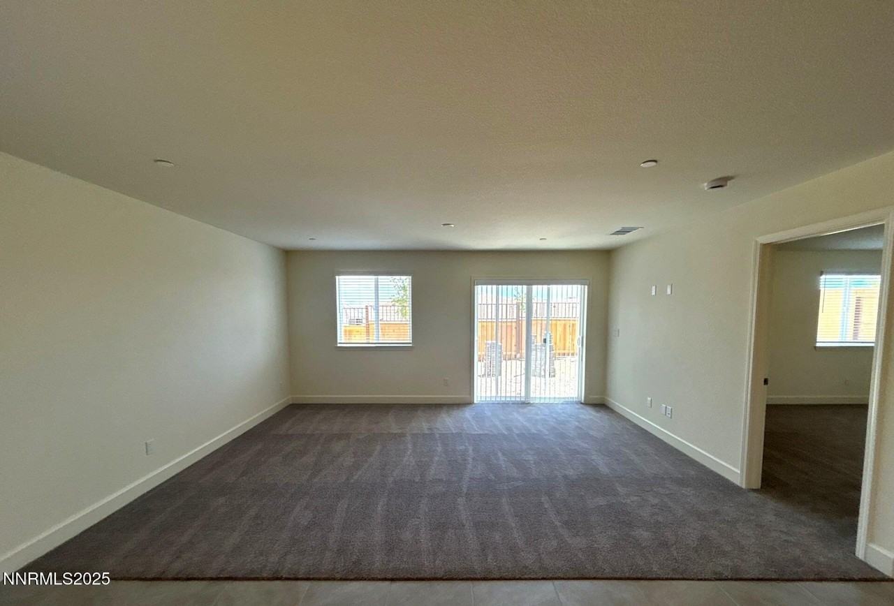 963 Cascade Range Dr - Photo 6 of 23