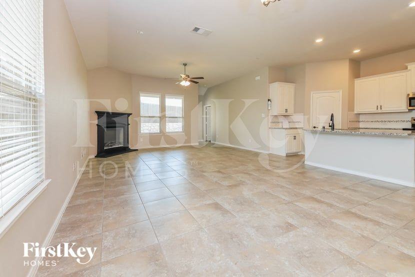105 Gentle Circle Way - Photo 2 of 16