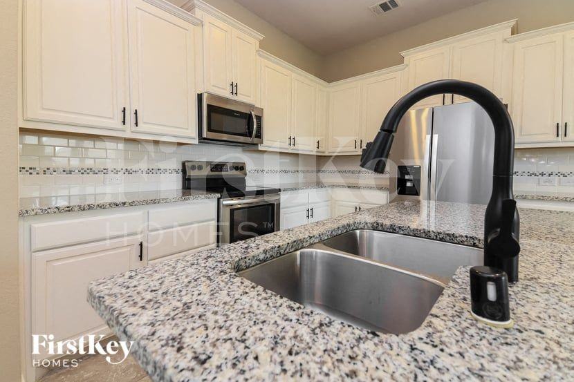 105 Gentle Circle Way - Photo 3 of 16