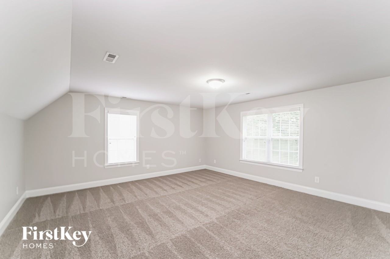 7290 Aldwych Ln - Photo 7 of 16