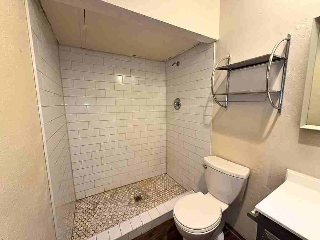 1233 Steinburg Ln - Photo 7 of 14