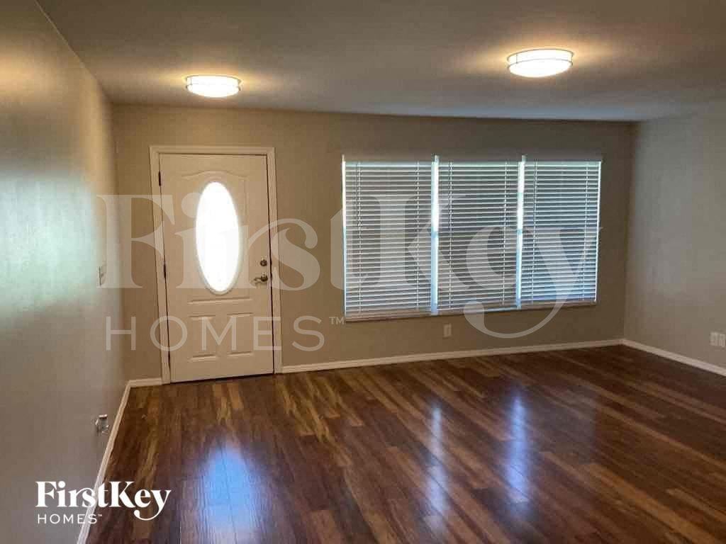 17185 Phlox Dr - Photo 2 of 15