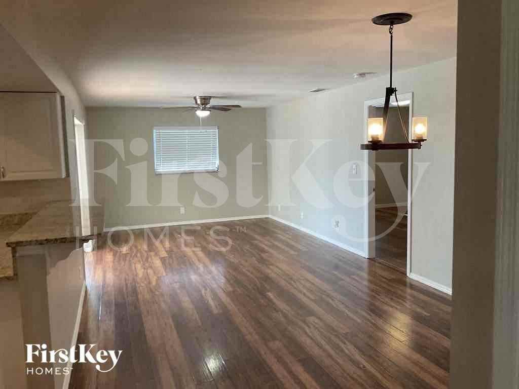 17185 Phlox Dr - Photo 3 of 15