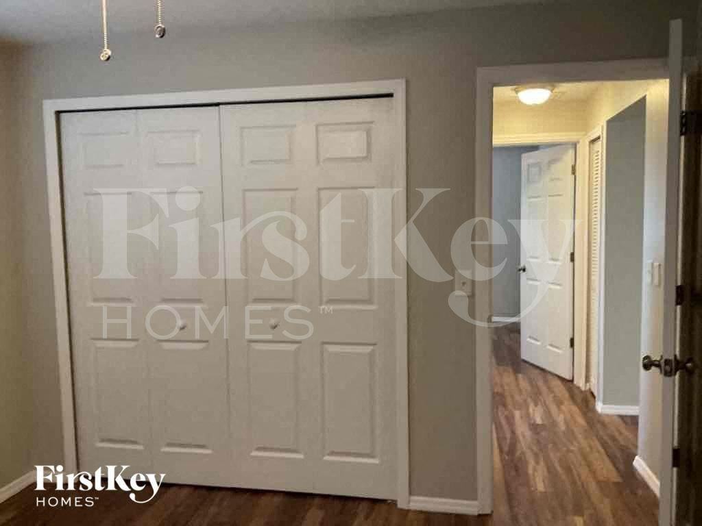 17185 Phlox Dr - Photo 6 of 15