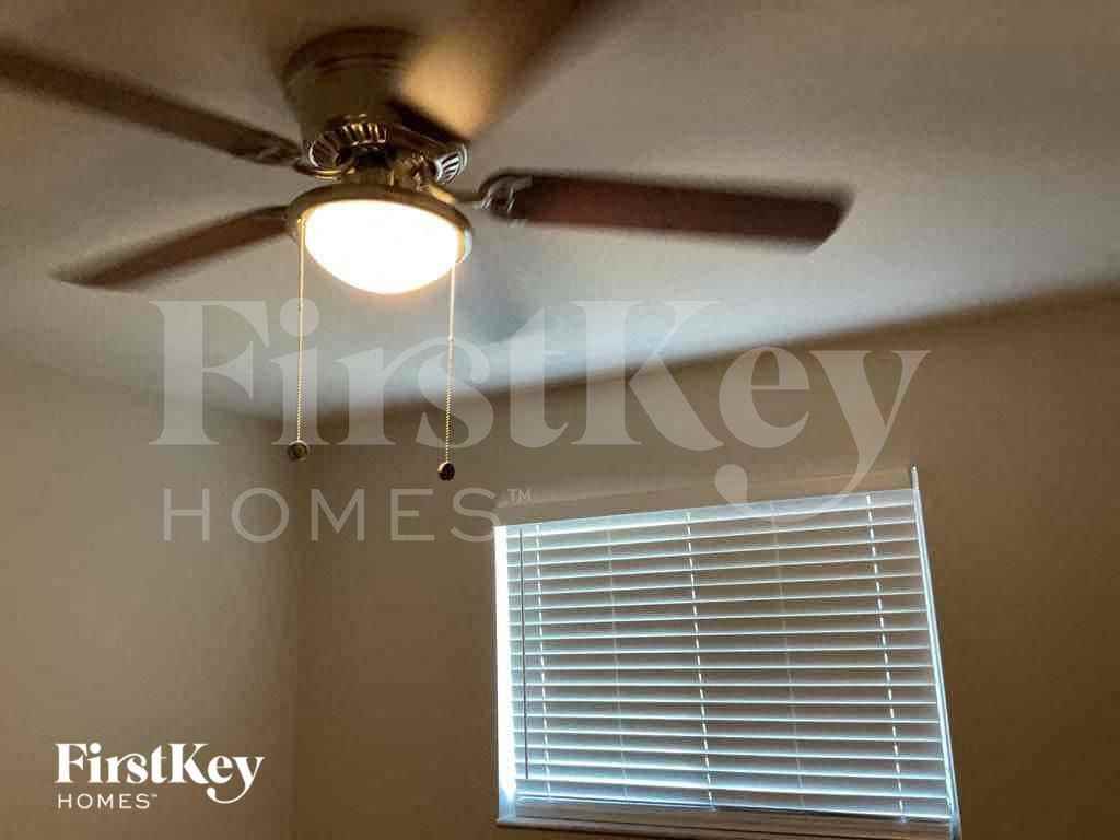 17185 Phlox Dr - Photo 7 of 15
