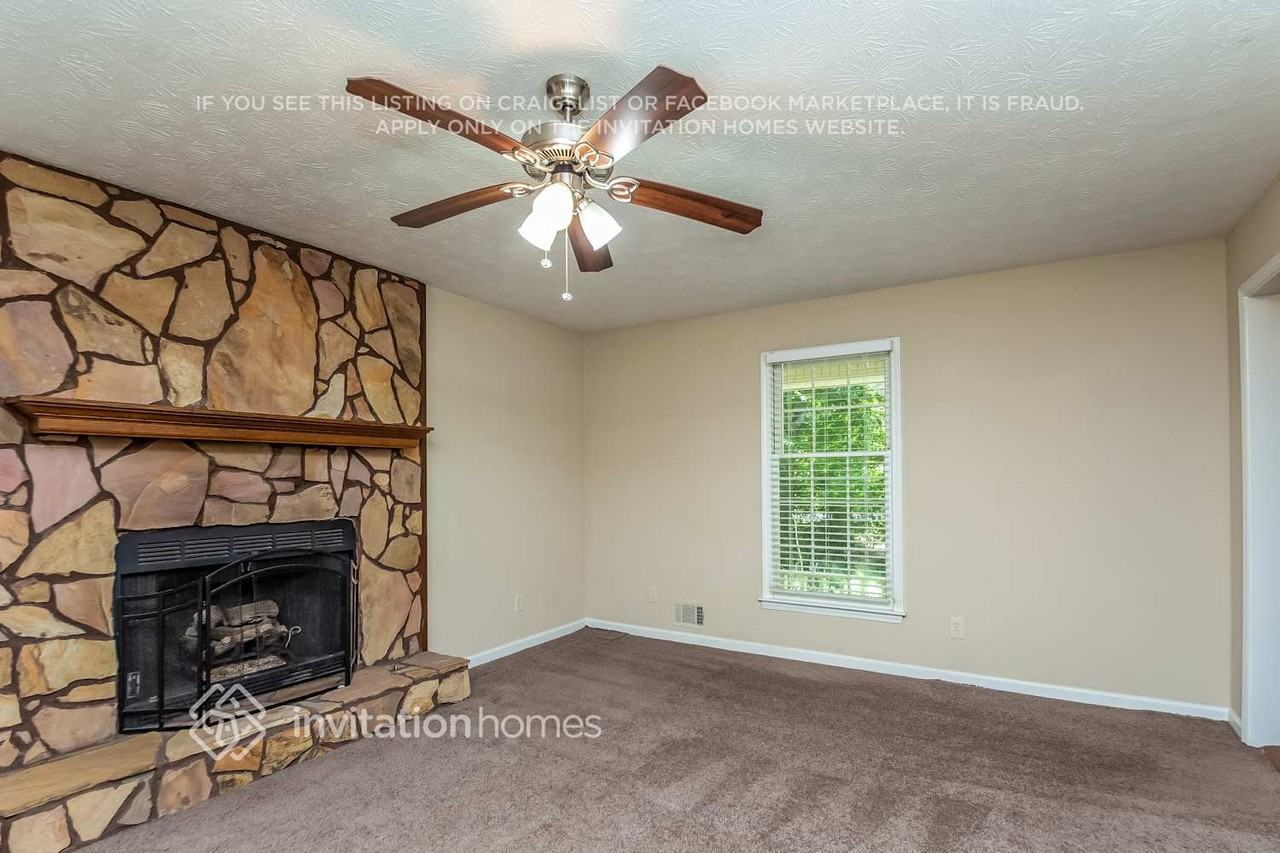 2710 Old Ivy Ct - Photo 3 of 15