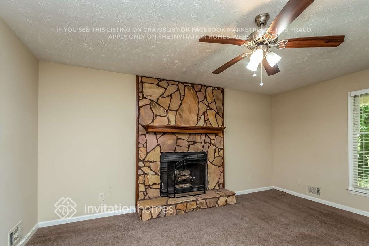 2710 Old Ivy Ct - Photo 4 of 15