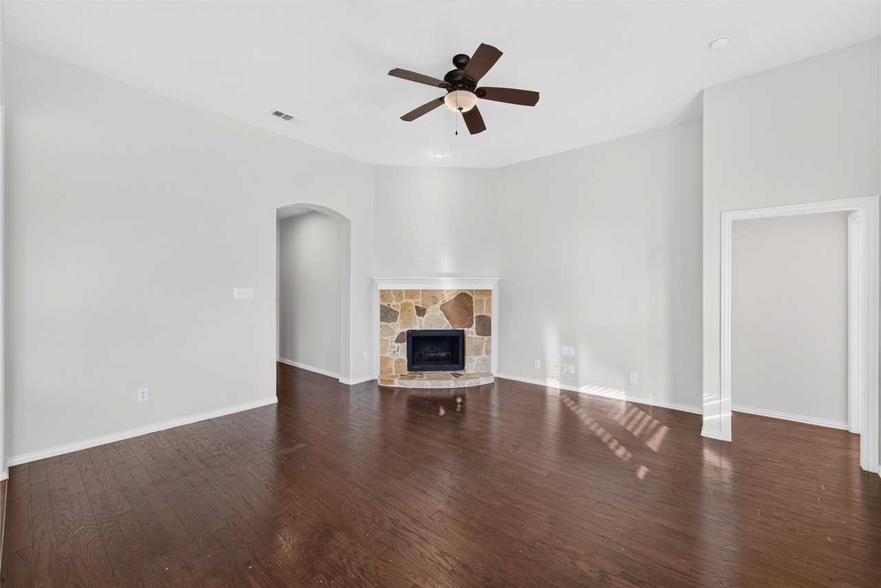 417 Hackberry Dr - Photo 5 of 38
