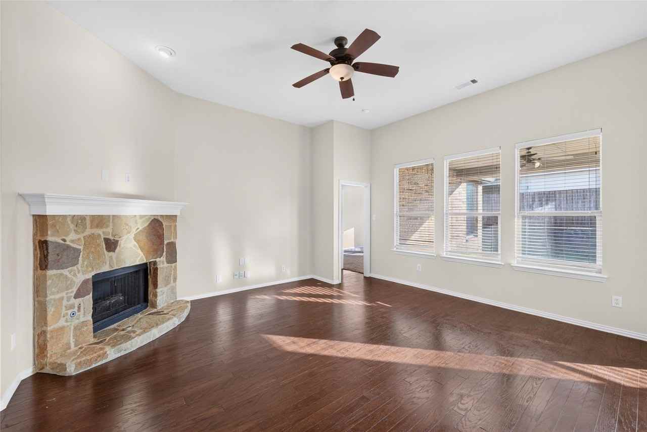 417 Hackberry Dr - Photo 6 of 38