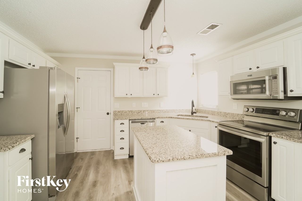 6837 Babbling Brook Ln - Photo 7 of 15