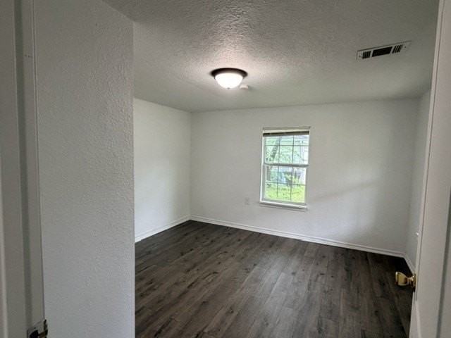 927 Baker St - Photo 7 of 16