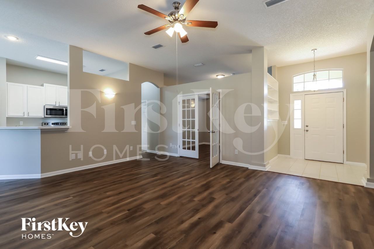 1560 Walnut Creek Dr - Photo 3 of 15