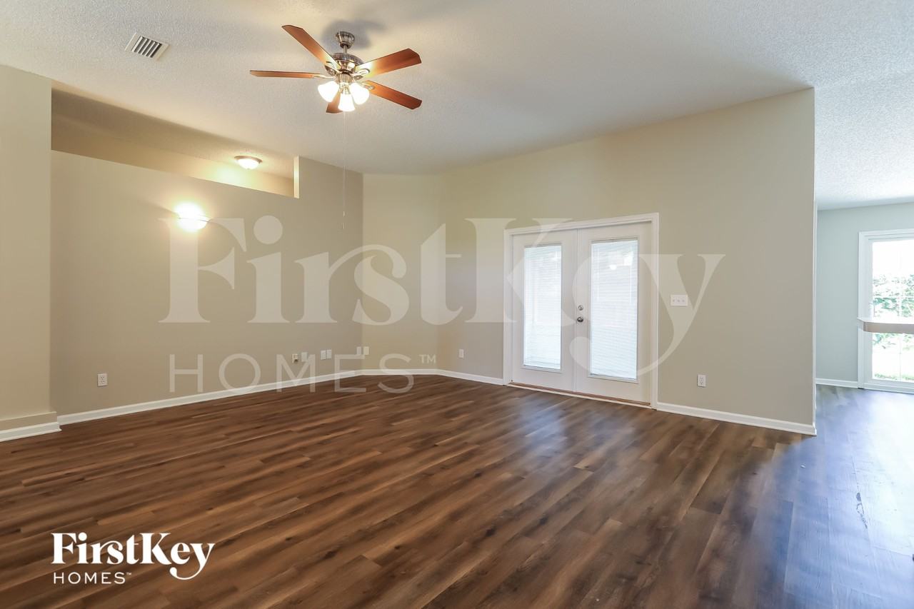 1560 Walnut Creek Dr - Photo 4 of 15