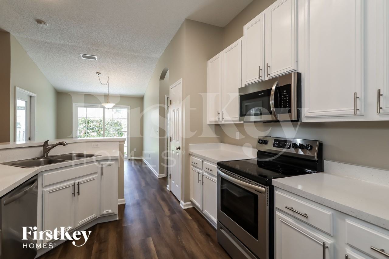 1560 Walnut Creek Dr - Photo 5 of 15