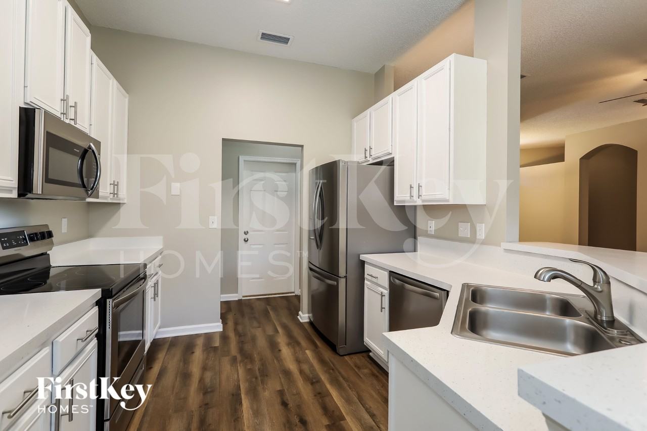1560 Walnut Creek Dr - Photo 6 of 15