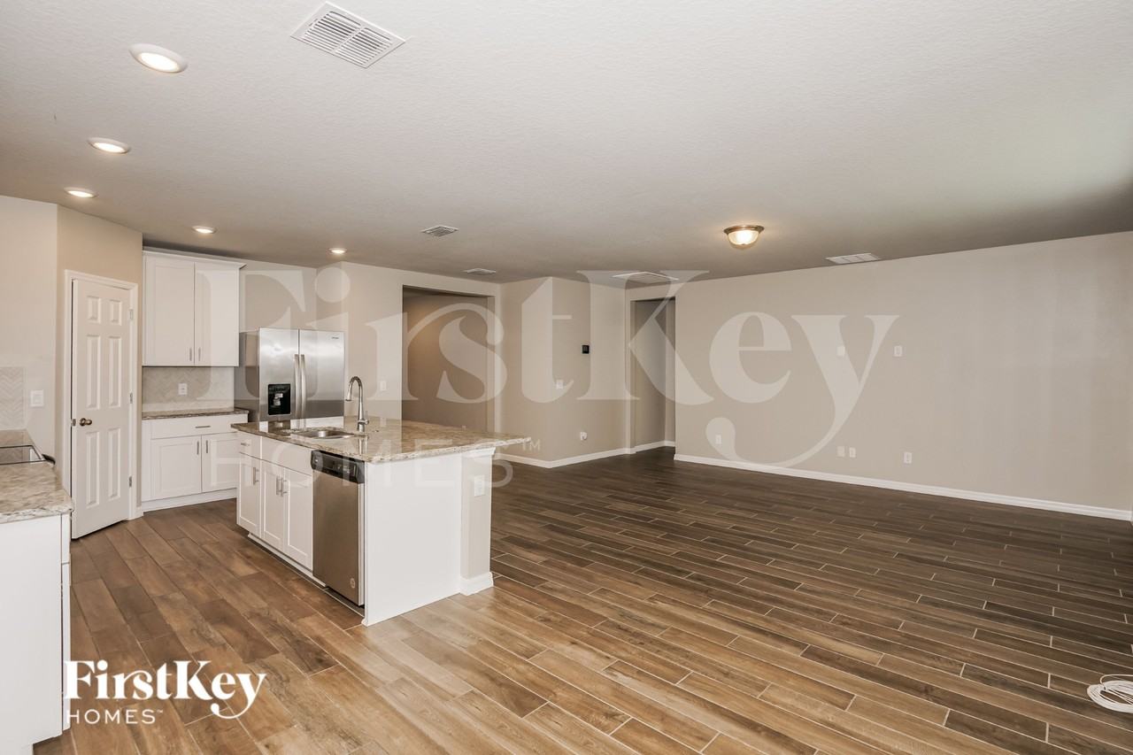316 Sarah Nicole Way - Photo 3 of 16