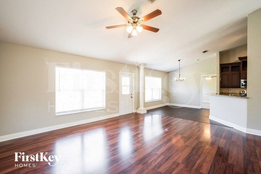 4633 Fernway Dr - Photo 3 of 15