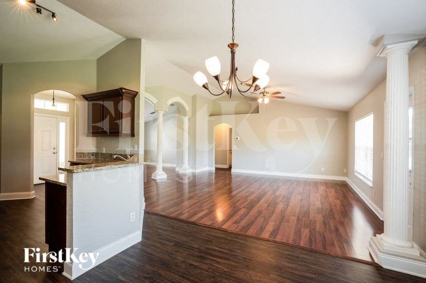 4633 Fernway Dr - Photo 4 of 15