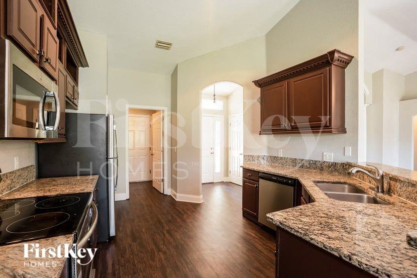 4633 Fernway Dr - Photo 5 of 15