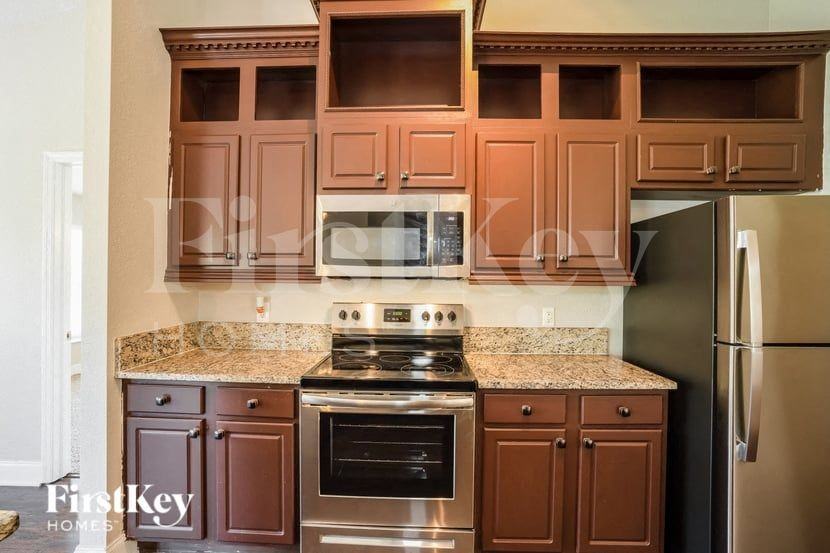 4633 Fernway Dr - Photo 7 of 15