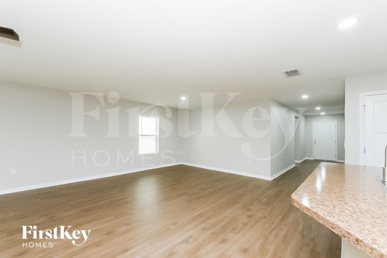 7261 Somerset Pond Dr - Photo 4 of 16