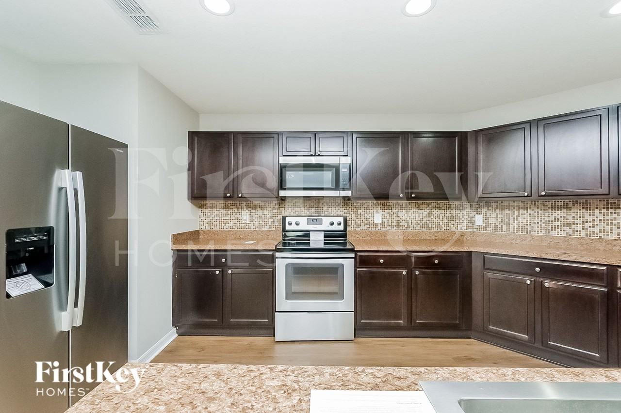 7261 Somerset Pond Dr - Photo 5 of 16