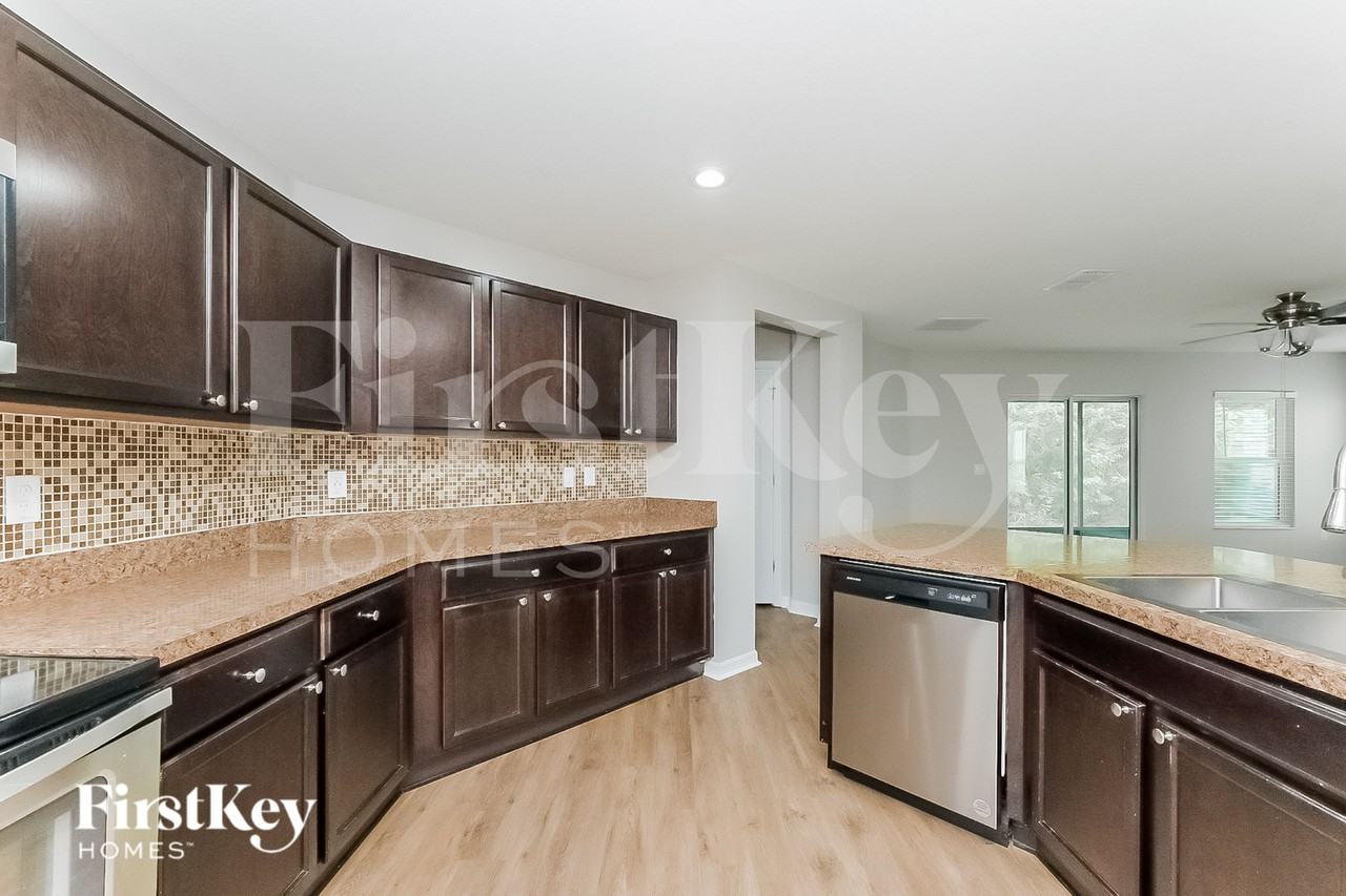 7261 Somerset Pond Dr - Photo 6 of 16
