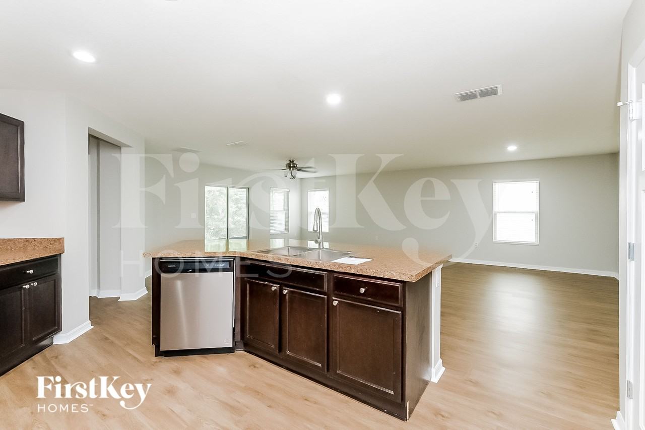 7261 Somerset Pond Dr - Photo 7 of 16