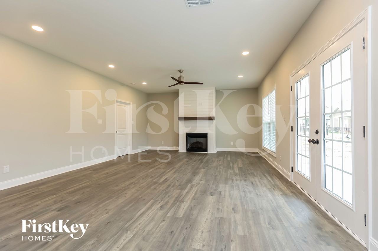 524 Dexter Dr - Photo 2 of 15