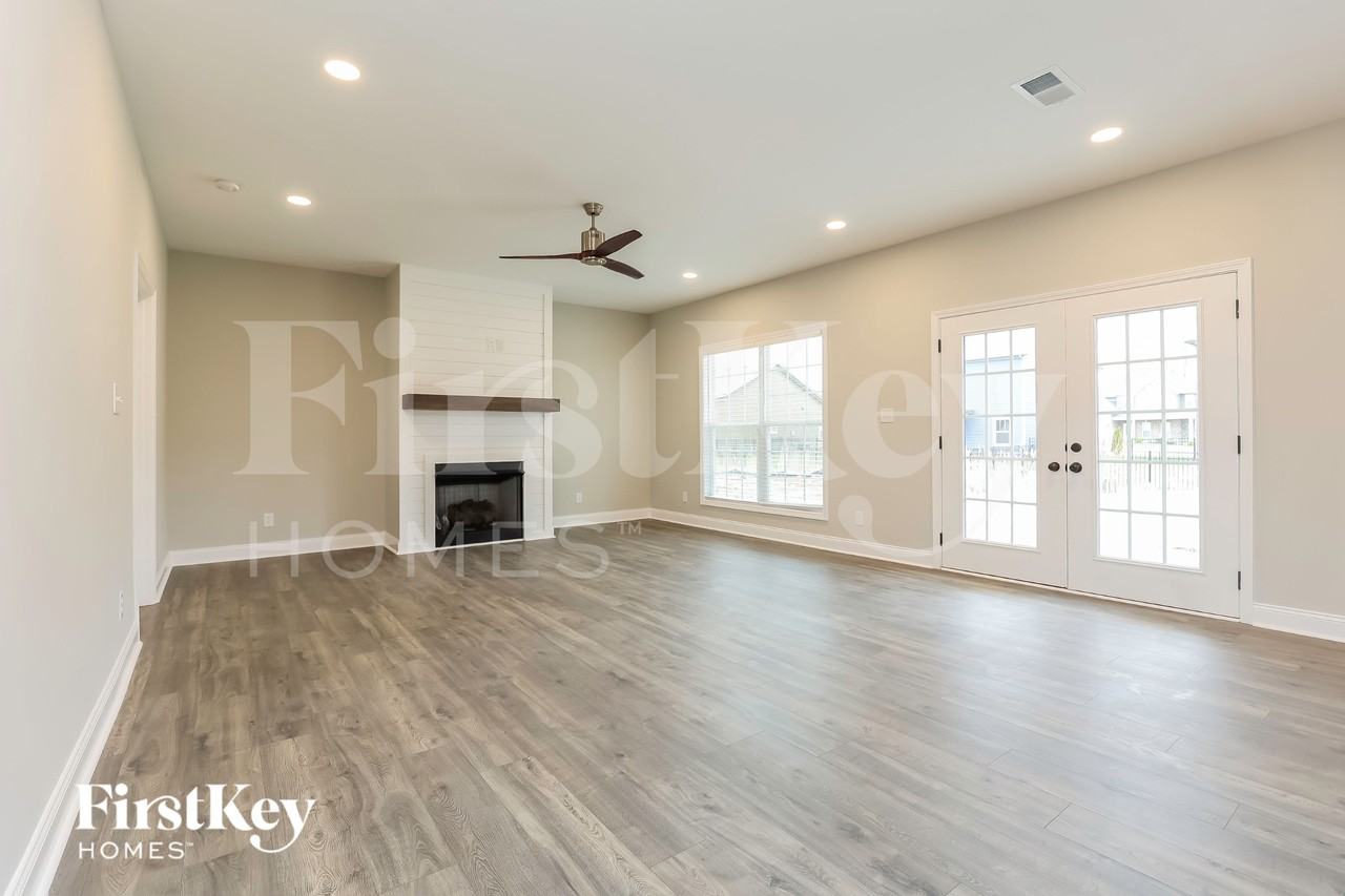 524 Dexter Dr - Photo 3 of 15