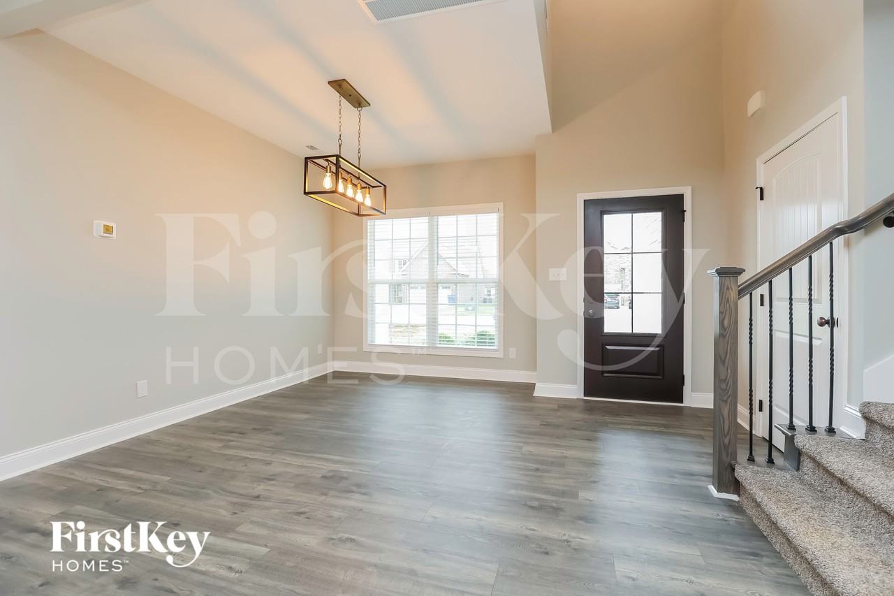 524 Dexter Dr - Photo 4 of 15