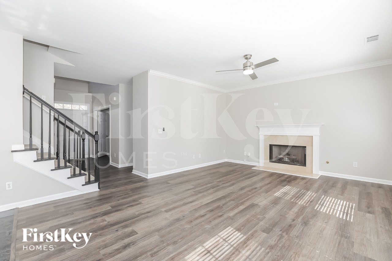 2127 Mitford Ct - Photo 2 of 18