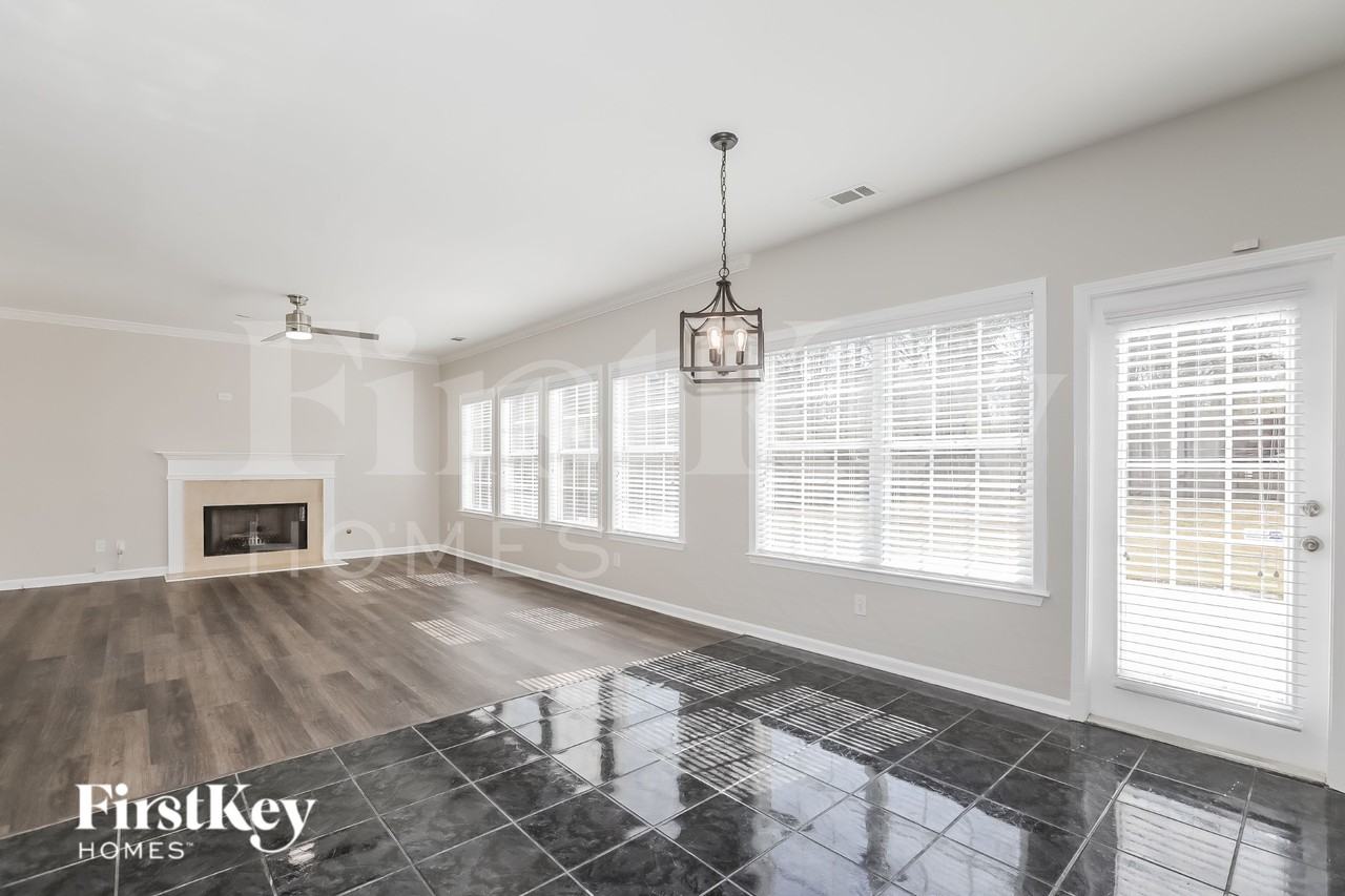2127 Mitford Ct - Photo 4 of 18