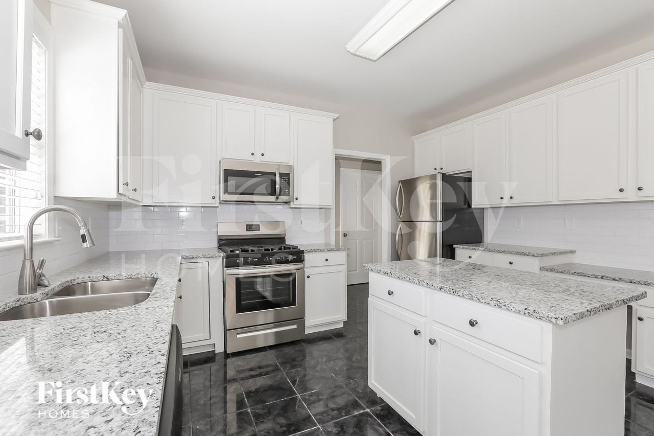 2127 Mitford Ct - Photo 7 of 18