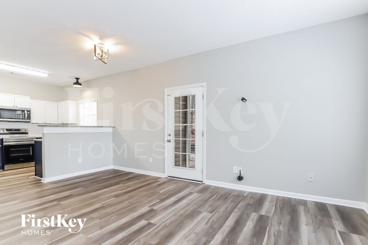 9215 Fleetwood Trl - Photo 3 of 18