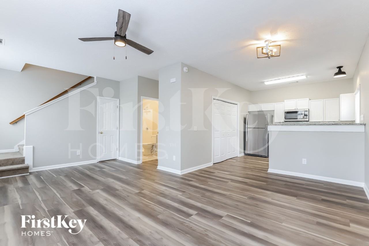 9215 Fleetwood Trl - Photo 4 of 18