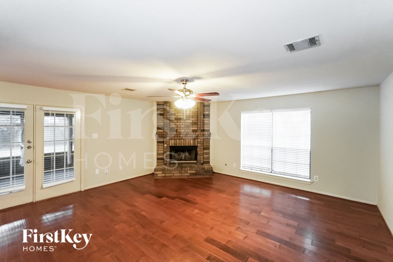 16810 Poplar Hill St - Photo 3 of 16