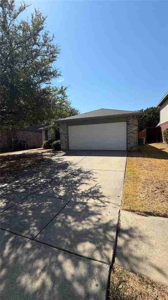 2748 Peach Dr - Photo 2 of 20